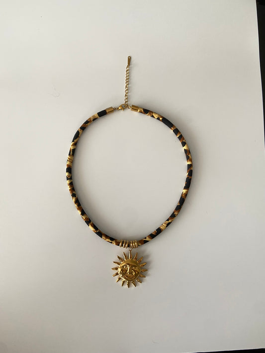 Collier Solis